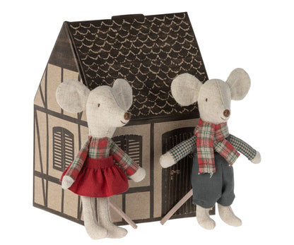 Maileg Gingerbread House (Mouse) & Winter Twin Mice, Little Sister & Brother Cosy Sleigh (Red) Ski Bundle - Worth £140.25